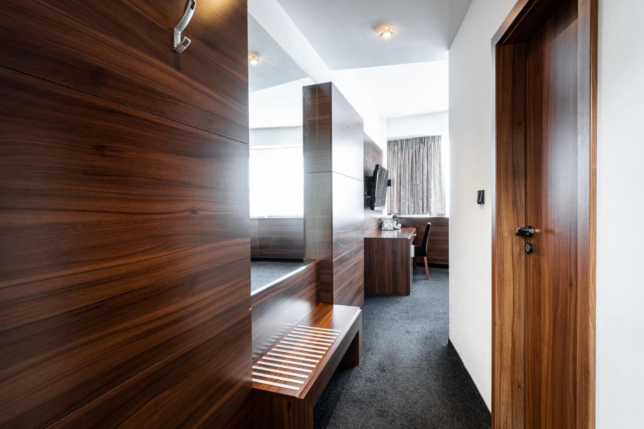 Tempus Club Garni Hotel Bratislava Exteriör bild
