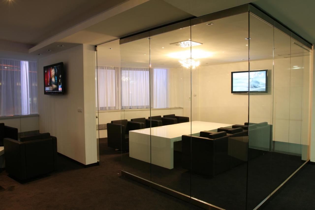 Tempus Club Garni Hotel Bratislava Exteriör bild